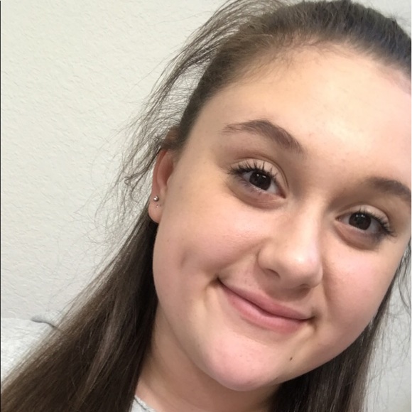 Meet your Posher, Sierra - Picture 1 of 1